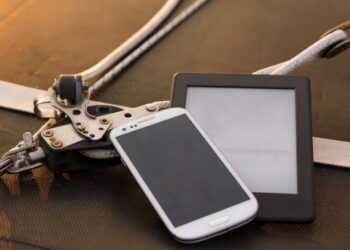 Watch Your Yatch From Your Mobile Phone: 5 Best Ways to Monitor Your Yacht